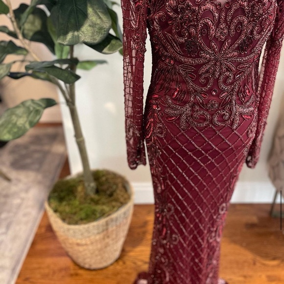 LARA design formal gown - Picture 2 of 5